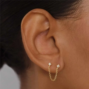 Detail of S925 silver chain earring for double piercings with pearl and zircon stone