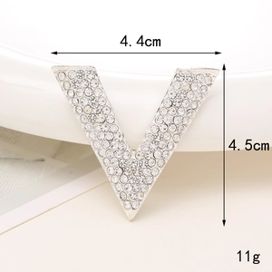 Silver V-shaped accessory with inlaid rhinestones measuring 4.4cm by 4.5cm and weighing 11g