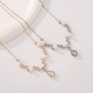 Collana a foglia in stile francese con perle e pendenti in zircone a goccia