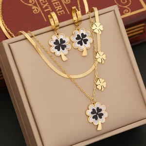 Elegant Clover Flower Layered Necklace Stainless Steel Gold Plated Snake Chain Jewelry For Women Fashion Accessory