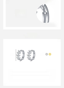Vue détaillée des boucles d'oreilles feuille montrant le poinçon S925 et les zircons