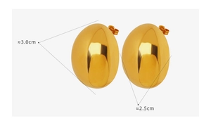 Macro shot of polished gold oval hoop earrings showing dimensions of 3.0cm by 2.5cm
