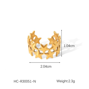 Detailed view of 18K gold star ring showing dimensions 1.04cm height and weight 2.3g