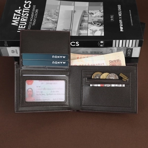 Portafoglio classico in pelle marrone scuro con scomparti per carte e tasca con zip