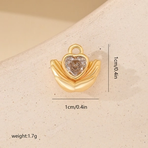 Macro detail of gold heart pendant with zircon showing 1cm size and 1.7g weight