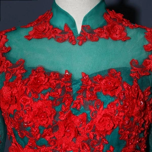 Robe de soirée élégante en tulle émeraude avec broderies florales 3D rouges et perles