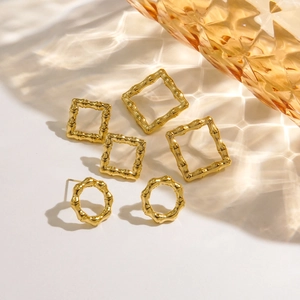 Orecchini a perno minimalisti in acciaio inossidabile oro 14K con trama a bambù