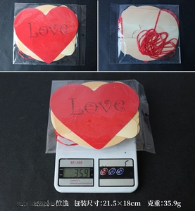 Detail view of red glitter Love heart banner showing packaging dimensions and 35.9g weight