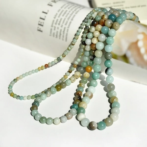 Collier en perles d'agate et amazonite naturelle avec pierres colorées de tailles variées