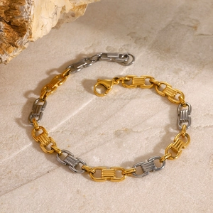 Bracelet gourmette bicolore or et argent de style industriel sur pierre naturelle