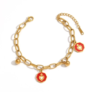 Bracelet en titane plaqué or 18 carats avec breloques cœur couronne en émail rouge