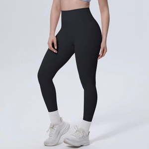 Detailansicht der schwarzen High-Waist-Leggings mit Bauchkontrolle und Push-Up-Effekt