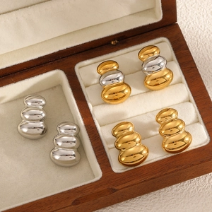 Trois paires de boucles d'oreilles géométriques en acier inoxydable doré 18 carats