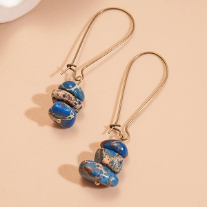 Boucles d'oreilles bohèmes avec perles en pierre bleue et finition laiton antique