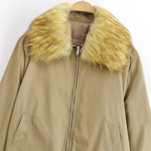 Veste matelassée kaki élégante avec col en fausse fourrure amovible et zip métallique