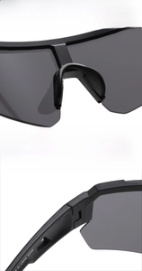 Detalle de las almohadillas nasales integradas y bisagras robustas de las gafas de sol