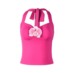Détail du haut licou fuchsia avec une grande fleur d'orchidée 3D et attache au cou