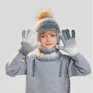 Kinder Winterstrickset mit Fleece-Mütze, Schal und Handschuhen in grau-weißem Farbverlauf