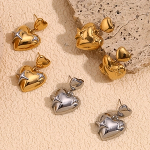 Pendientes de corazón en oro de 18K y plata con diseño de estrella sobre piedra