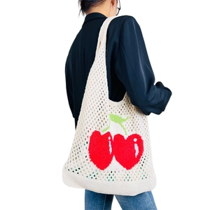 Knitted hollow tote bag with red cherry jacquard pattern in off-white cotton finish
