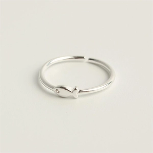 Anello aperto in argento sterling 925 minimalista con design a pesce e piccola gemma