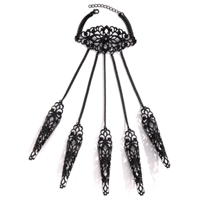 Bracciale ad anello gotico in metallo nero con cinque anelli a filigrana e decoro
