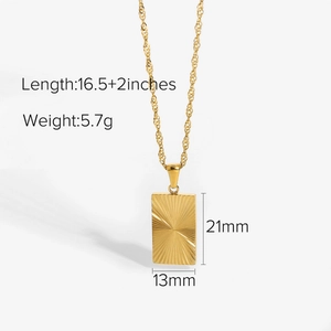 Collana in acciaio inossidabile placcato oro 18K con pendente rettangolare e misure