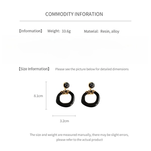 Dimensions détaillées des boucles d'oreilles vintage en résine avec pendentif géométrique