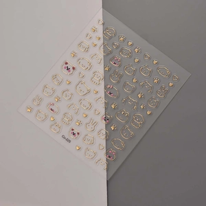 Detailansicht der 3D-vergoldeten Nagelsticker mit süßen Welpen- und Hasenmotiven
