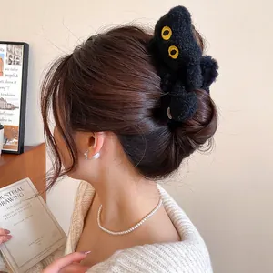 Pince à cheveux chat en peluche noire, accessoire d'hiver élégant pour femmes