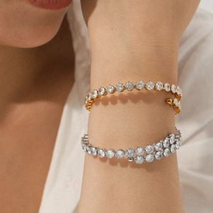 Bracelet jonc en acier inoxydable doré et argenté serti de zircons scintillants