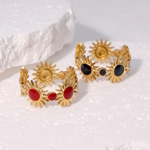 Détails de bagues en plaqué or 18 carats avec motif soleil et centre en émail