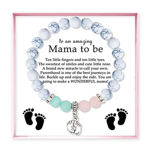 Schöner Perlenarmband mit Babyfüssen Anhänger und Mutter Karte, perfektes Geschenk für Mama.