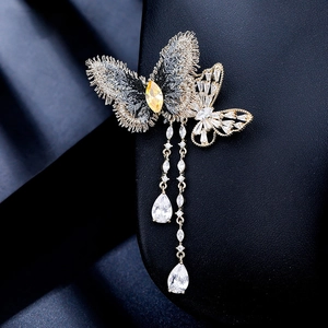 Broche papillon exquise en zircon avec pendentif à franges pour blazer élégant femme