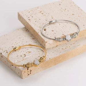 Clover Flower Charm Stainless Steel Cable Wire Bangle For Women Rhinestone Twisted Bracelet With Magnetic Clasp