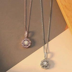 Colliers à pendentif fleur en zircon de style français en finitions or rose et argent