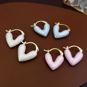 Boucles Oreilles Créoles Coeur Avec Émail Huile De Cuivre Et Tige En Acier Inoxydable Texture Marbre Pour Femme