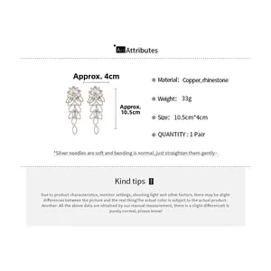 Vue détaillée des boucles d'oreilles fleurs argentées avec dimensions et spécifications