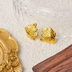 Minimalist 18k gold plated stainless steel fish pendants for DIY jewelry and necklaces