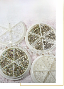 Nail art decoration set with pearls and rhinestones in four six-grid turntable wheels