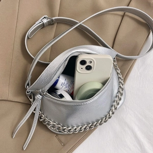 Silver crescent crossbody bag with chain and荔枝 texture on khaki suit background