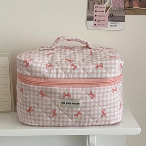 Pink quilted plaid makeup bag with bow patterns and soft handle for daily storage