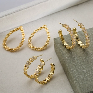 Stern Mond C-Form Creolen Für Damen Kupfer 18K Vergoldet Zirkon Eingelegt Geometrischer Modeschmuck