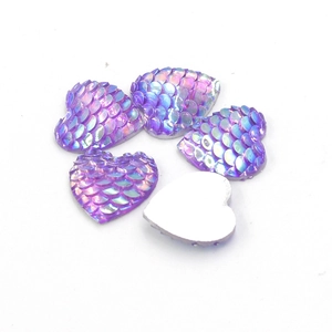 14mm heart-shaped mermaid scale resin charms with iridescent purple finish and flat back