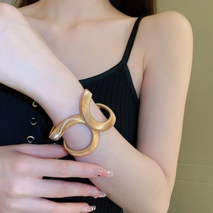 Golden Metal Cuff Bracelet Ribbed Texture Interlaced Snake Spring Design Open Bangle Exaggerated Fashion Hand Jewelry