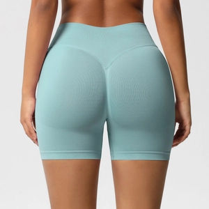 Détail du short de yoga sans couture à taille haute avec effet push-up en V