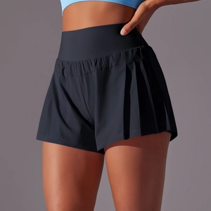 Vue détaillée du skort de sport noir à taille haute avec plis en maille respirante