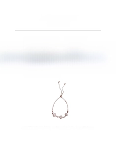 Vue détaillée du bracelet trèfle en or rose avec zircons roses et fermoir coulissant