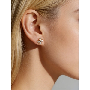 Elegance flower-shaped S925 silver stud earrings with clear zircons worn by a model