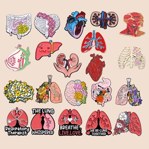 Lot de pins émaillés anatomie avec motifs cœur et poumons pour professionnels de santé